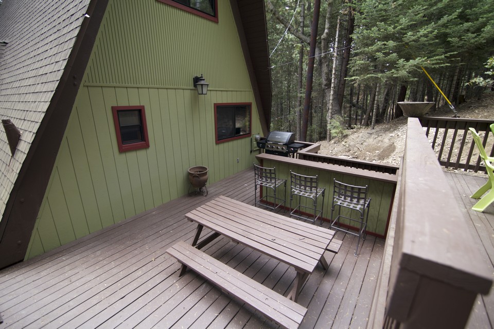 outdoor bar area on rear deck