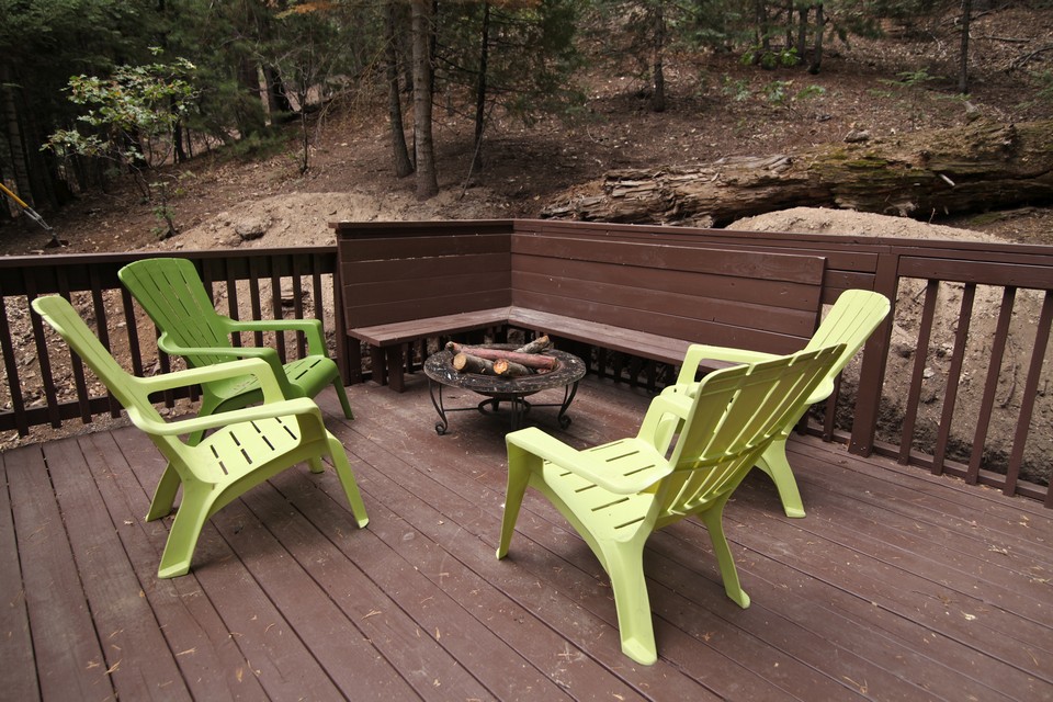 upper deck with built-in bench