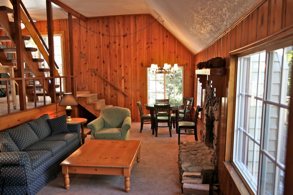knotty pine wood walls