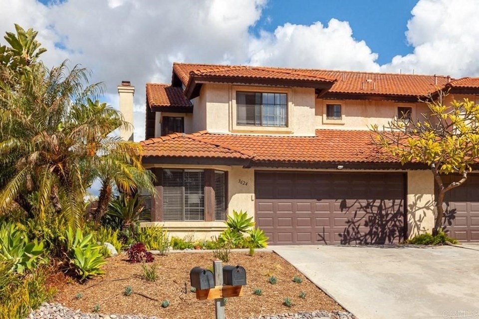 view of front twinhome! 4 bed 2.5 bath