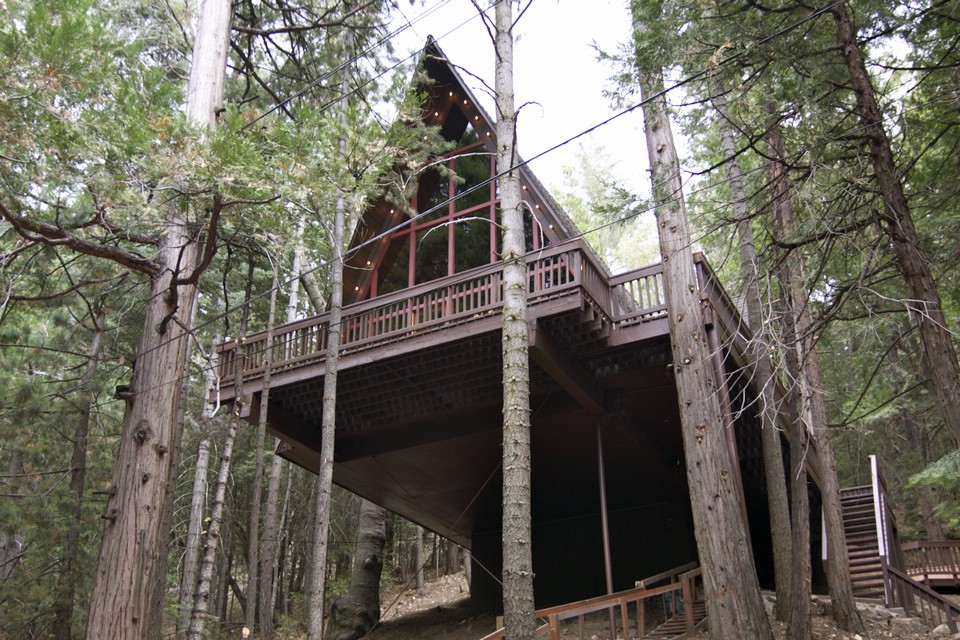 street view looking up to the lake arrowhead tree house! lake rights property