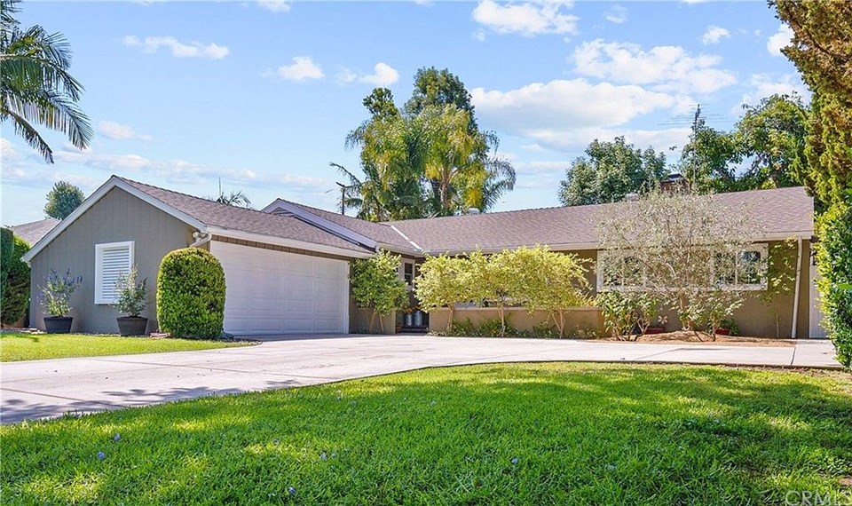 1220 W. Park Lane