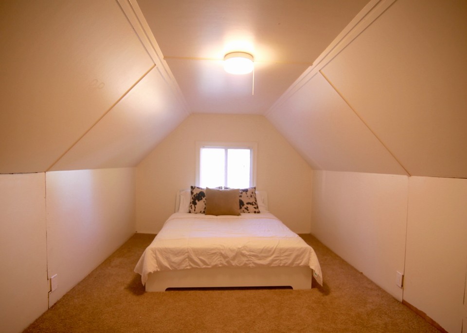 bedroom 2 on upper level