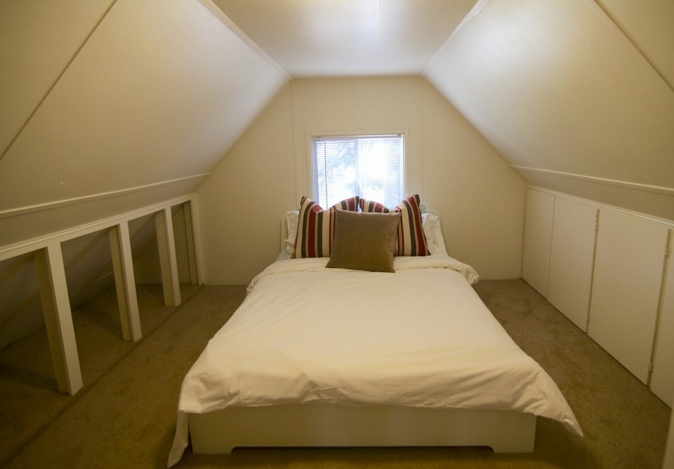 bedroom 3 on upper level