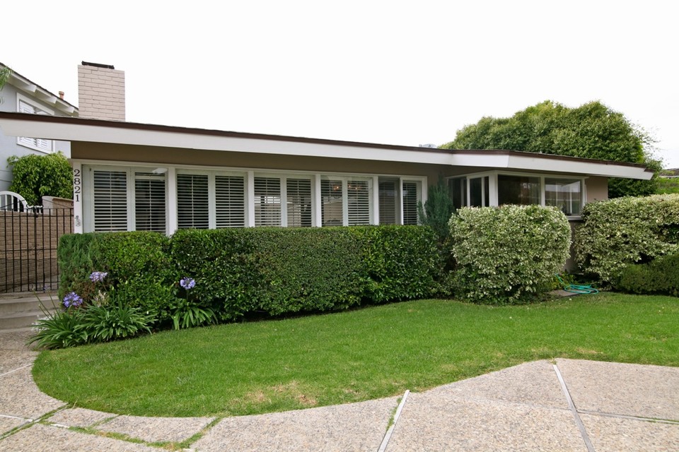 2821 Bayshore Drive